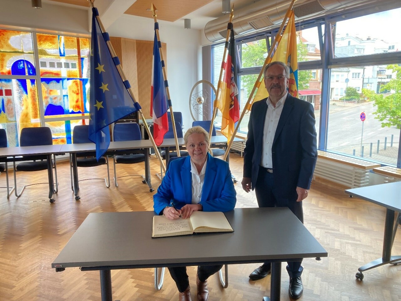 Landtagspräsidentin Heike Becker besuchte Gemeinde Schwalbach